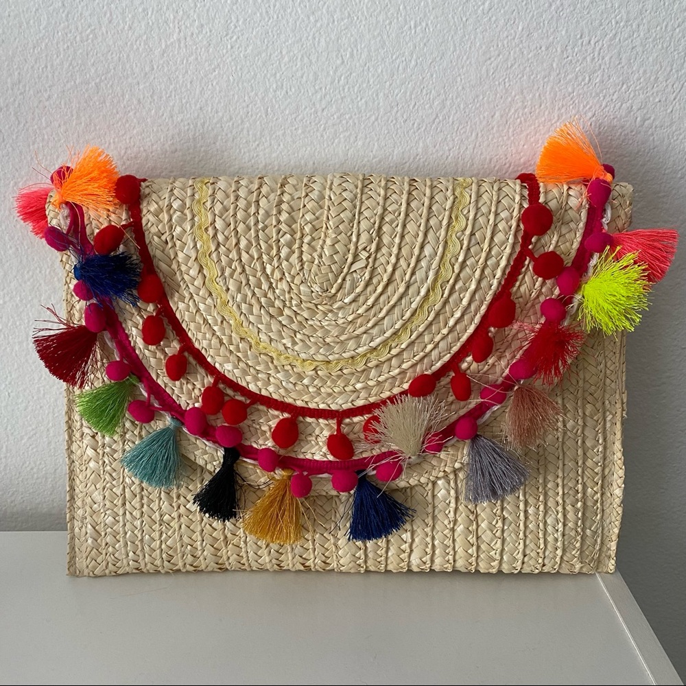 Pom Pom straw clutch
